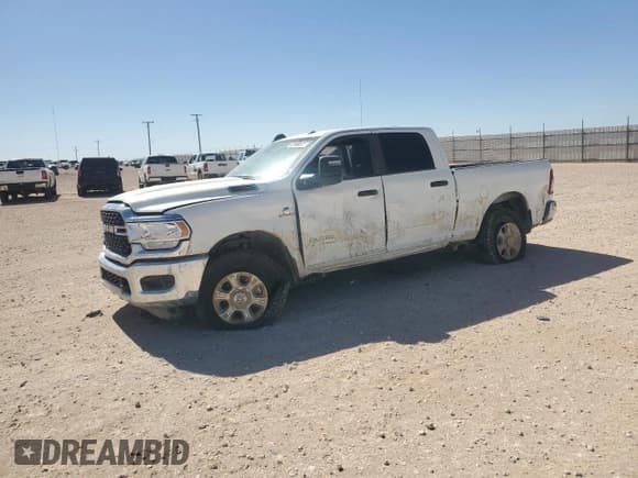 ✅ 2024 Ram 2500 Big Horn • VIN: 3C6UR5DL6RG156245 • Lot: 51162525. Wystawiony na Copart z przebiegiem 46 743 mil. Bezpłatny archiwum sprzedaży aukcyjnych z USA i szczegółowy raport historii pojazdu na DreamBid. Zdjęcie 1.