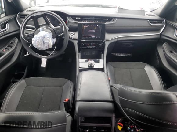 ✅ 2025 Jeep Grand Cherokee Altitude • VIN: 1C4RJHAG0S8699374 • Lot: 81323725. Listed on Copart with 5,718 mi. Free auction sales archive from the USA and detailed vehicle history report at DreamBid. Image 8.