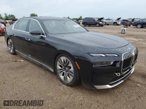 ✅ 2023 BMW i7 xDrive60 • VIN: WBY53EJ05PCL42785 • Lot: 64402905. Listed on Copart with 30,188 mi. Free auction sales archive from the USA and detailed vehicle history report at DreamBid. Image 4.