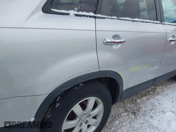 ✅ 2012 Kia Sorento LX • VIN: 5XYKTCA6XCG246816 • Lot: 43864686. Listed on IAAI with 112,000 mi. Free auction sales archive from the USA and detailed vehicle history report at DreamBid. Image 12.