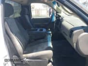 ✅ 2007 GMC Sierra 2500HD Work Truck • VIN: 1GDHC24K17E586069 • Lot: 42832256. Wystawiony na IAAI z przebiegiem 410 233 mil. Bezpłatny archiwum sprzedaży aukcyjnych z USA i szczegółowy raport historii pojazdu na DreamBid. Zdjęcie 5.