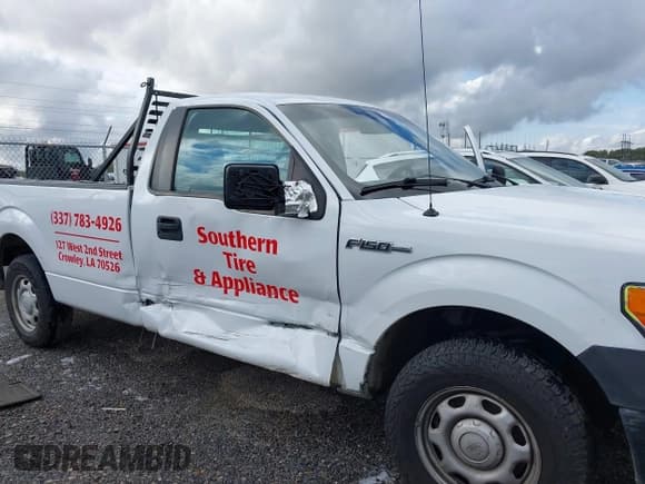 ✅ 2011 Ford F-150 XL • VIN: 1FTNF1CF1BKD62520 • Lot: 43766500. Wystawiony na IAAI z przebiegiem 205 222 mil. Bezpłatny archiwum sprzedaży aukcyjnych z USA i szczegółowy raport historii pojazdu na DreamBid. Zdjęcie 6.