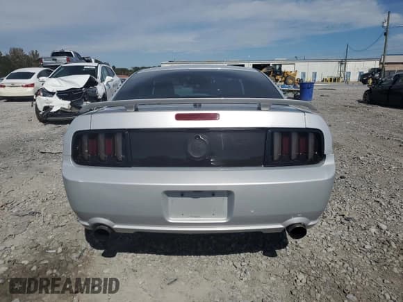 ✅ 2007 Ford Mustang GT Deluxe • VIN: 1ZVHT82H675261283 • Лот: 89476575. Опубликован ранее на Copart с пробегом 104 388 миль. Бесплатный доступ к архиву аукционных продаж из США и подробный отчёт об истории автомобиля на DreamBid. Изображение 6.