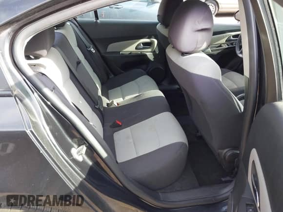 2014 Chevrolet Cruze LS z VIN 1G1PA5SG5E7213648, wystawiony jako IAAI lot #43625005 z przebiegiem 169 525 mil mil oraz . Historia ofert i sprzedaży dostępna na DreamBid. Obrazek 8.