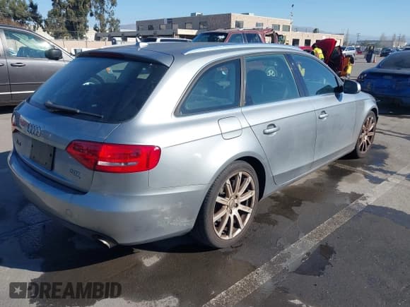 ✅ 2010 Audi A4 Premium Plus • VIN: WAUWFAFL8AA125398 • Lot: 41421576. Listed on IAAI with 125,679 mi. Free auction sales archive from the USA and detailed vehicle history report at DreamBid. Image 4.