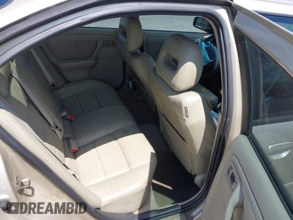 ✅ 1999 Infiniti G20 • VIN: JNKCP11A8XT013575 • Lot: 42512353. Wystawiony na IAAI z przebiegiem 291 026 mil. Bezpłatny archiwum sprzedaży aukcyjnych z USA i szczegółowy raport historii pojazdu na DreamBid. Zdjęcie 8.