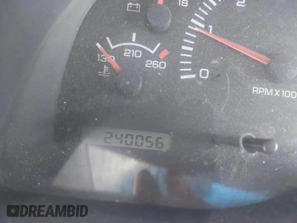 ✅ 1998 Dodge 2500 • VIN: 1B7KF2363WJ175493 • Lot: 42791635. Wystawiony na IAAI z przebiegiem 240 056 mil. Bezpłatny archiwum sprzedaży aukcyjnych z USA i szczegółowy raport historii pojazdu na DreamBid. Zdjęcie 16.