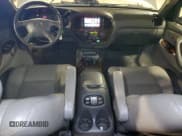 ✅ 2002 Toyota Sequoia Limited • VIN: 5TDBT48A82S108645 • Lot: 93784225. Wystawiony na Copart z przebiegiem 226 126 mil. Bezpłatny archiwum sprzedaży aukcyjnych z USA i szczegółowy raport historii pojazdu na DreamBid. Zdjęcie 8.