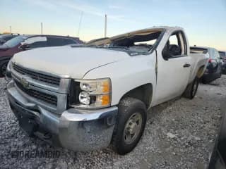 ✅ 2009 Chevrolet Silverado 2500HD Work Truck • VIN: 1GCHC44K49E130957 • Лот: 90856925. Опубликован ранее на Copart с пробегом 231 094 миль. Бесплатный доступ к архиву аукционных продаж из США и подробный отчёт об истории автомобиля на DreamBid. Изображение 1.