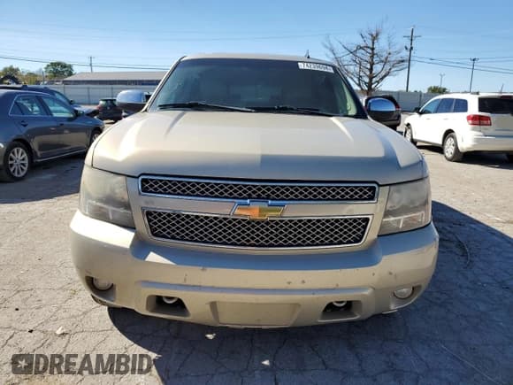 ✅ 2011 Chevrolet Suburban LTZ • VIN: 1GNSKKE3XBR322944 • Lot: 74239694. Wystawiony na Copart z przebiegiem 186 942 mil. Bezpłatny archiwum sprzedaży aukcyjnych z USA i szczegółowy raport historii pojazdu na DreamBid. Zdjęcie 5.