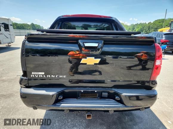 ✅ 2013 Chevrolet Avalanche LS • VIN: 3GNMCEE06DG341524 • Lot: 60120105. Listed on Copart with 145,496 mi. Free auction sales archive from the USA and detailed vehicle history report at DreamBid. Image 6.