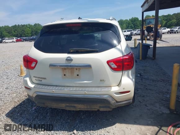 ✅ 2017 Nissan Pathfinder SV • VIN: 5N1DR2MNXHC622572 • Lot: 42144228. Listed on IAAI with 155,262 mi. Free auction sales archive from the USA and detailed vehicle history report at DreamBid. Image 17.