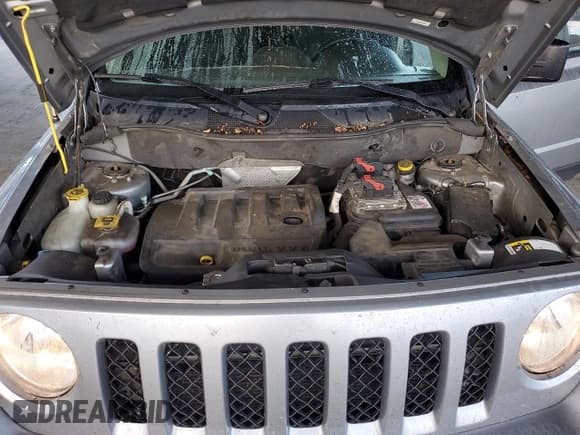 ✅ 2015 Jeep Patriot Altitude • VIN: 1C4NJRBB2FD135987 • Lot: 91443265. Wystawiony na Copart z przebiegiem 165 922 mil. Bezpłatny archiwum sprzedaży aukcyjnych z USA i szczegółowy raport historii pojazdu na DreamBid. Zdjęcie 11.