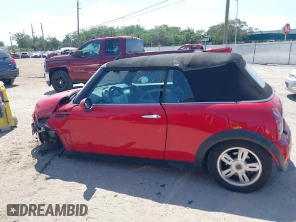 ✅ 2006 MINI Convertible • VIN: WMWRF33556TG14466 • Lot: 42096368. Wystawiony na IAAI z przebiegiem 120 230 mil. Bezpłatny archiwum sprzedaży aukcyjnych z USA i szczegółowy raport historii pojazdu na DreamBid. Zdjęcie 15.
