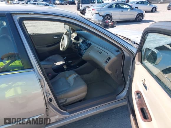 ✅ 1999 Honda Accord EX • VIN: 1HGCG5550XA097555 • Лот: 42539662. Опубликован ранее на IAAI с пробегом 299 147 миль. Бесплатный доступ к архиву аукционных продаж из США и подробный отчёт об истории автомобиля на DreamBid. Изображение 5.