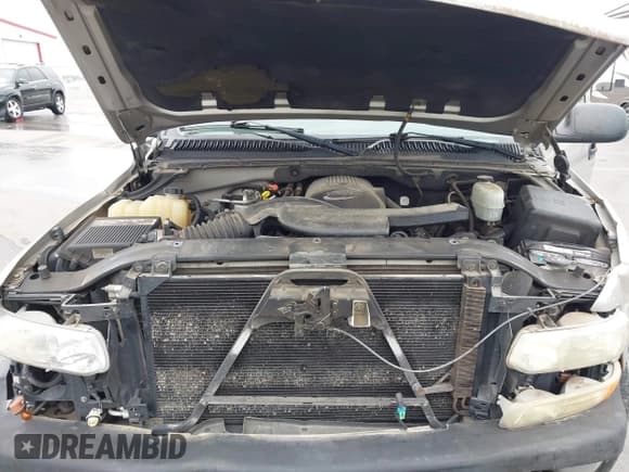 ✅ 2005 Chevrolet Suburban Z71 • VIN: 3GNFK16Z85G175820 • Lot: 43075693. Wystawiony na IAAI z przebiegiem 264 040 mil. Bezpłatny archiwum sprzedaży aukcyjnych z USA i szczegółowy raport historii pojazdu na DreamBid. Zdjęcie 10.