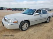 ✅ 2006 Lincoln Town Car Signature • VIN: 1LNHM81V66Y640509 • Lot: 59220805. Wystawiony na Copart z przebiegiem 352 029 mil. Bezpłatny archiwum sprzedaży aukcyjnych z USA i szczegółowy raport historii pojazdu na DreamBid. Zdjęcie 1.