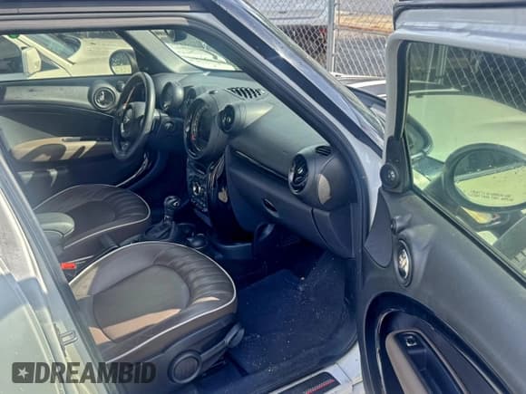 ✅ 2015 MINI Countryman S • VIN: WMWZC3C50FWT05069 • Lot: 95252755. Wystawiony na Copart z przebiegiem 67 355 mil. Bezpłatny archiwum sprzedaży aukcyjnych z USA i szczegółowy raport historii pojazdu na DreamBid. Zdjęcie 5.