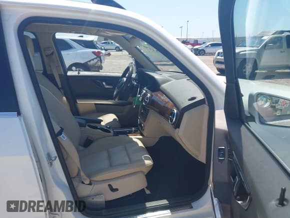 ✅ 2014 Mercedes-Benz GLK 350 • VIN: WDCGG5HB5EG285333 • Lot: 43130476. Listed on IAAI with 95,332 mi. Free auction sales archive from the USA and detailed vehicle history report at DreamBid. Image 5.