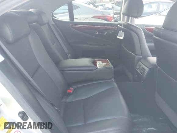 ✅ 2007 Lexus LS 460 • VIN: JTHBL46F275029708 • Lot: 43433130. Listed on IAAI with 82,251 mi. Free auction sales archive from the USA and detailed vehicle history report at DreamBid. Image 8.