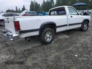 1996 Dodge Dakota z VIN 1B7FL26X9TS520367, wystawiony jako Copart lot #60913275 z przebiegiem 142 820 mil mil oraz Szkoda całkowita • Salvage title. Historia ofert i sprzedaży dostępna na DreamBid. Obrazek 3.