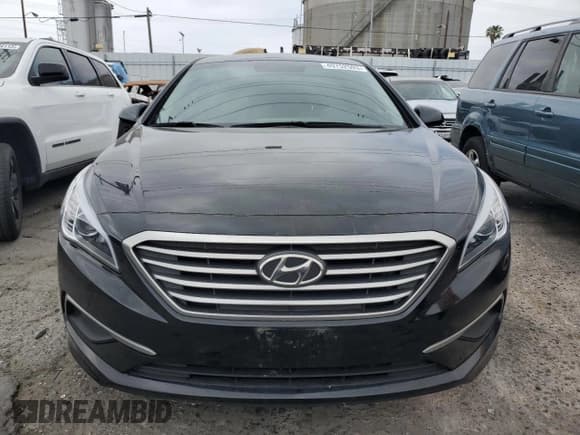 ✅ 2017 Hyundai Sonata SE • VIN: 5NPE24AF2HH562863 • Lot: 49752593. Listed on Copart with 34,514 mi. Free auction sales archive from the USA and detailed vehicle history report at DreamBid. Image 5.
