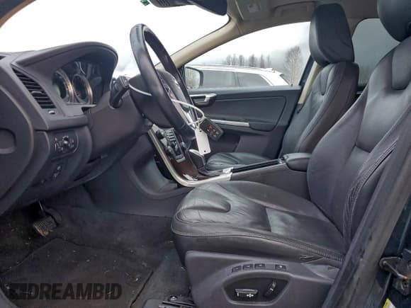 ✅ 2013 Volvo XC60 T6 • VIN: YV4902DZ1D2414388 • Lot: 94923335. Wystawiony na Copart z przebiegiem 189 970 mil. Bezpłatny archiwum sprzedaży aukcyjnych z USA i szczegółowy raport historii pojazdu na DreamBid. Zdjęcie 7.