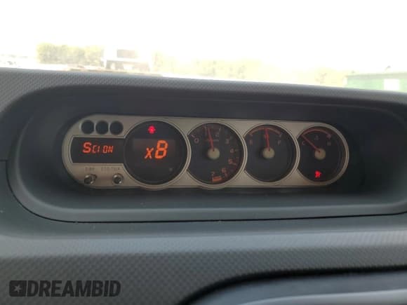 ✅ 2008 Scion xB • VIN: JTLKE50E481041888 • Lot: 80460835. Wystawiony na Copart z przebiegiem 218 260 mil. Bezpłatny archiwum sprzedaży aukcyjnych z USA i szczegółowy raport historii pojazdu na DreamBid. Zdjęcie 9.