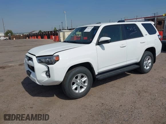 ✅ 2024 Toyota 4Runner SR5 • VIN: JTEMU5JR6R6239669 • Лот: 42887444. Опубликован ранее на IAAI с пробегом 33 061 миль. Бесплатный доступ к архиву аукционных продаж из США и подробный отчёт об истории автомобиля на DreamBid. Изображение 2.