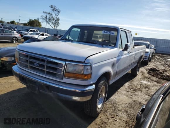 ✅ 1997 Ford F-250 • VIN: 1FTHX25F5VED07651 • Lot: 87223024. Wystawiony na Copart z przebiegiem 221 981 mil. Bezpłatny archiwum sprzedaży aukcyjnych z USA i szczegółowy raport historii pojazdu na DreamBid. Zdjęcie 1.