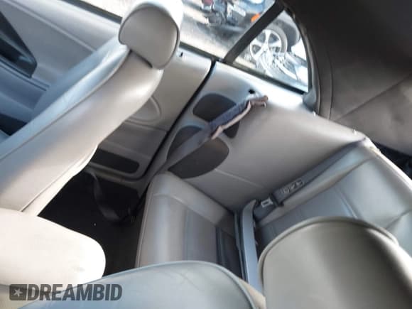 ✅ 2002 Ford Mustang Deluxe • VIN: 1FAFP44452F180074 • Lot: 43493558. Wystawiony na IAAI z przebiegiem 95 356 mil. Bezpłatny archiwum sprzedaży aukcyjnych z USA i szczegółowy raport historii pojazdu na DreamBid. Zdjęcie 8.