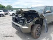 ✅ 2025 Toyota Tacoma SR • VIN: 3TMLB5JN8SM108333 • Лот: 42528079. Опубликован ранее на IAAI с пробегом 3 596 миль. Бесплатный доступ к архиву аукционных продаж из США и подробный отчёт об истории автомобиля на DreamBid. Изображение 6.