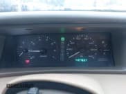 ✅ 1997 Lincoln Mark VIII • VIN: 1LNLM91V0VY678185 • Lot: 43698865. Wystawiony na IAAI z przebiegiem 140 782 mil. Bezpłatny archiwum sprzedaży aukcyjnych z USA i szczegółowy raport historii pojazdu na DreamBid. Zdjęcie 7.