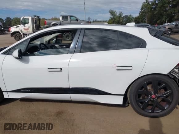 ✅ 2020 Jaguar I-Pace S • VIN: SADHB2S12L1F85023 • Lot: 43366644. Wystawiony na IAAI z przebiegiem 67 501 mil. Bezpłatny archiwum sprzedaży aukcyjnych z USA i szczegółowy raport historii pojazdu na DreamBid. Zdjęcie 14.