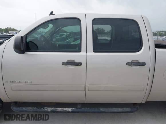 ✅ 2007 Chevrolet Silverado 2500HD 1LT • VIN: 1GCHC23K67F523209 • Lot: 41925957. Wystawiony na IAAI z przebiegiem 250 138 mil. Bezpłatny archiwum sprzedaży aukcyjnych z USA i szczegółowy raport historii pojazdu na DreamBid. Zdjęcie 14.