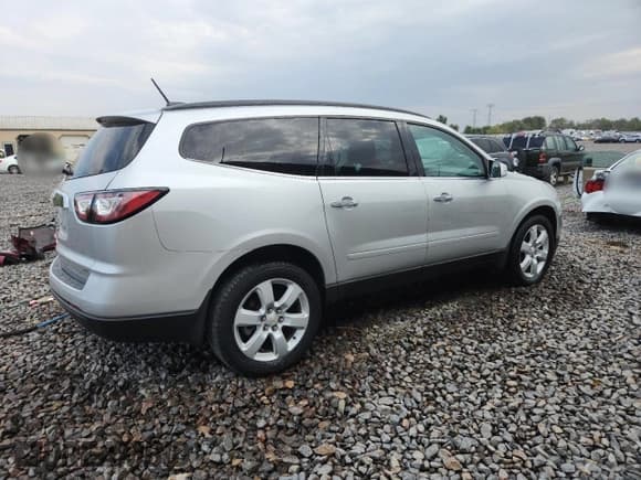✅ 2017 Chevrolet Traverse LT • VIN: 1GNKRGKDXHJ151643 • Lot: 86637565. Wystawiony na Copart z przebiegiem 76 202 mil. Bezpłatny archiwum sprzedaży aukcyjnych z USA i szczegółowy raport historii pojazdu na DreamBid. Zdjęcie 3.