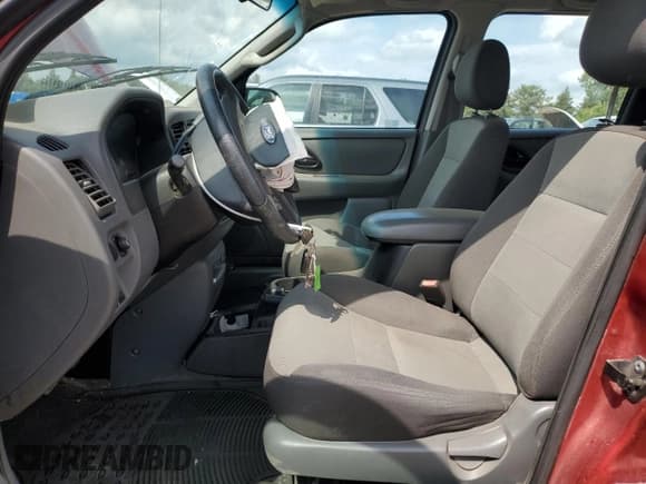 ✅ 2003 Ford Escape XLS Popular • VIN: 1FMYU92103KA03048 • Lot: 68683685. Listed on Copart with 100,475 mi. Free auction sales archive from the USA and detailed vehicle history report at DreamBid. Image 7.