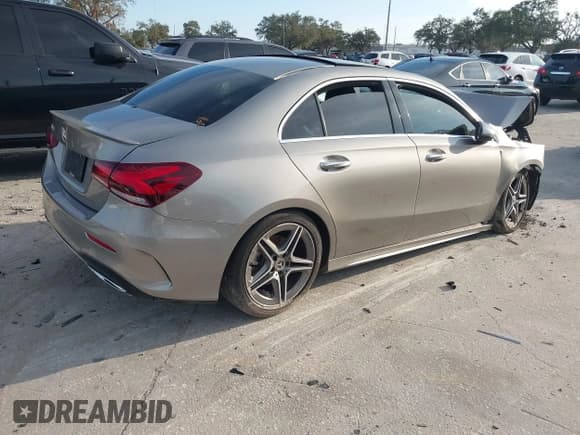 ✅ 2019 Mercedes-Benz A 220 • VIN: WDD3G4EB1KW036022 • Lot: 42077055. Wystawiony na IAAI z przebiegiem 98 060 mil. Bezpłatny archiwum sprzedaży aukcyjnych z USA i szczegółowy raport historii pojazdu na DreamBid. Zdjęcie 4.