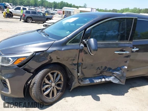 ✅ 2020 Kia Sedona EX • VIN: KNDMC5C12L6643588 • Лот: 42319047. Опубликован ранее на IAAI с пробегом 147 292 миль. Бесплатный доступ к архиву аукционных продаж из США и подробный отчёт об истории автомобиля на DreamBid. Изображение 6.