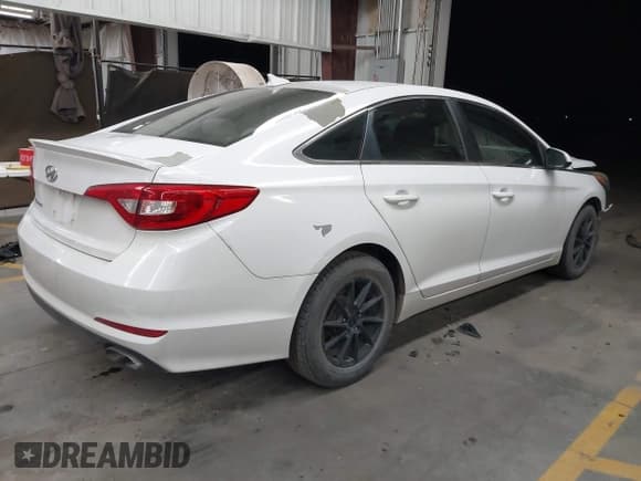 ✅ 2017 Hyundai Sonata SE • VIN: 5NPE24AF7HH546349 • Lot: 43187273. Wystawiony na IAAI z przebiegiem 104 949 mil. Bezpłatny archiwum sprzedaży aukcyjnych z USA i szczegółowy raport historii pojazdu na DreamBid. Zdjęcie 4.