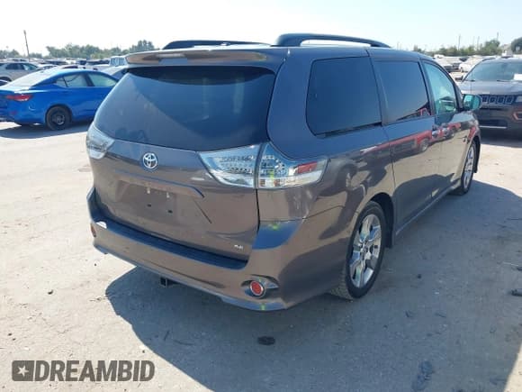✅ 2013 Toyota Sienna SE • VIN: 5TDXK3DCXDS360801 • Lot: 43443987. Listed on IAAI with 98,224 mi. Free auction sales archive from the USA and detailed vehicle history report at DreamBid. Image 4.