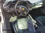 ✅ 2018 Ferrari 488 • VIN: ZFF79ALA5J0232045 • Lot: 69417283. Wystawiony na Copart z przebiegiem 26 053 mil. Bezpłatny archiwum sprzedaży aukcyjnych z USA i szczegółowy raport historii pojazdu na DreamBid. Zdjęcie 8.