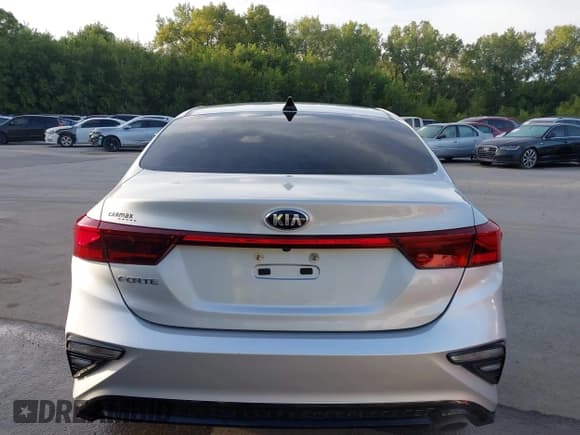✅ 2020 Kia Forte LXS • VIN: 3KPF24ADXLE215524 • Лот: 43098378. Опубликован ранее на IAAI с пробегом 125 509 миль. Бесплатный доступ к архиву аукционных продаж из США и подробный отчёт об истории автомобиля на DreamBid. Изображение 17.