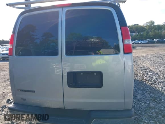 ✅ 2022 Chevrolet Express Cargo • VIN: 1GCWGAF77N1203159 • Lot: 43315419. Listed on IAAI with 90,022 mi. Free auction sales archive from the USA and detailed vehicle history report at DreamBid. Image 16.