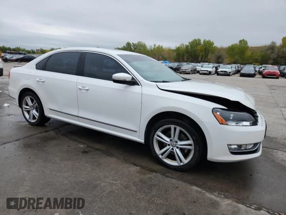 ✅ 2014 Volkswagen Passat SE • VIN: 1VWBN7A39EC116960 • Lot: 85329465. Wystawiony na Copart z przebiegiem 94 148 mil. Bezpłatny archiwum sprzedaży aukcyjnych z USA i szczegółowy raport historii pojazdu na DreamBid. Zdjęcie 4.