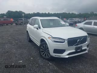 ✅ 2022 Volvo XC90 Momentum • VIN: YV4A22PK3N1869871 • Lot: 42645377. Wystawiony na IAAI z przebiegiem 32 231 mil. Bezpłatny archiwum sprzedaży aukcyjnych z USA i szczegółowy raport historii pojazdu na DreamBid. Zdjęcie 1.