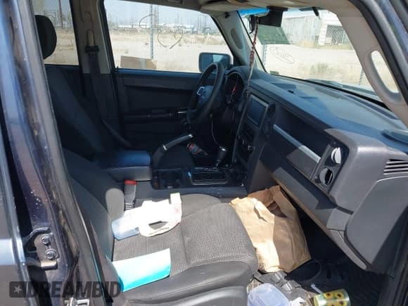 ✅ 2009 Jeep Commander Sport • VIN: 1J8HH48K39C505415 • Lot: 42576687. Wystawiony na IAAI z przebiegiem 213 308 mil. Bezpłatny archiwum sprzedaży aukcyjnych z USA i szczegółowy raport historii pojazdu na DreamBid. Zdjęcie 5.