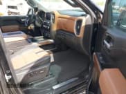 ✅ 2021 Chevrolet Silverado 1500 High Country • VIN: 1GCUYHEL2MZ404642 • Lot: 42301427. Wystawiony na IAAI z przebiegiem 42 691 mil. Bezpłatny archiwum sprzedaży aukcyjnych z USA i szczegółowy raport historii pojazdu na DreamBid. Zdjęcie 5.