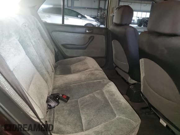 ✅ 1991 Honda Accord LX • VIN: 1HGCB9851MA005463 • Lot: 81562384. Wystawiony na Copart z przebiegiem 315 506 mil. Bezpłatny archiwum sprzedaży aukcyjnych z USA i szczegółowy raport historii pojazdu na DreamBid. Zdjęcie 11.