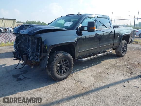 ✅ 2018 Chevrolet Silverado 2500HD LT • VIN: 1GC1KVEY3JF287701 • Lot: 42992874. Wystawiony na IAAI z przebiegiem 146 945 mil. Bezpłatny archiwum sprzedaży aukcyjnych z USA i szczegółowy raport historii pojazdu na DreamBid. Zdjęcie 2.